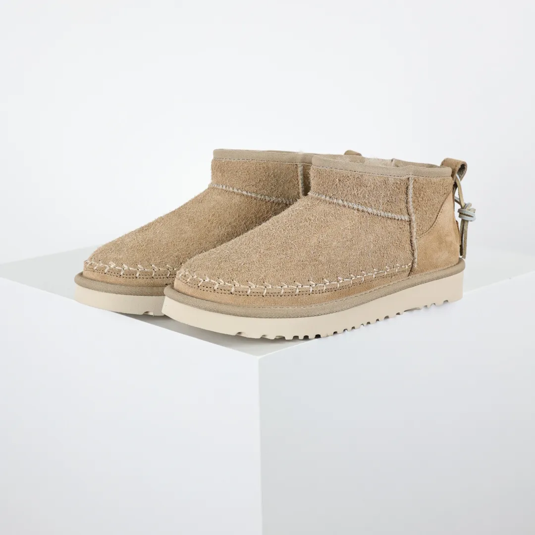 Copywriting price 💰600 The core recommendation is good price. The platform’s foreign trade is exclusively for UGG women’s snow boots 1171538. Produced by the ten-year-old brand shoemaking factory production line. Pay attention to every detail. Longfeng A-grade genuine sheep fur is integrated. It is built in full compliance with the ZP process. Size: 35 36 37 38 39 40